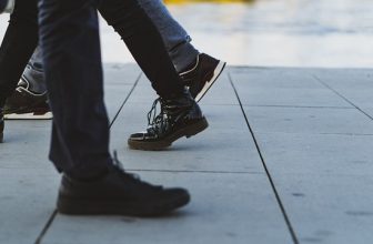 Wanneer kies je voor orthopedische schoenen: een handige uitleg